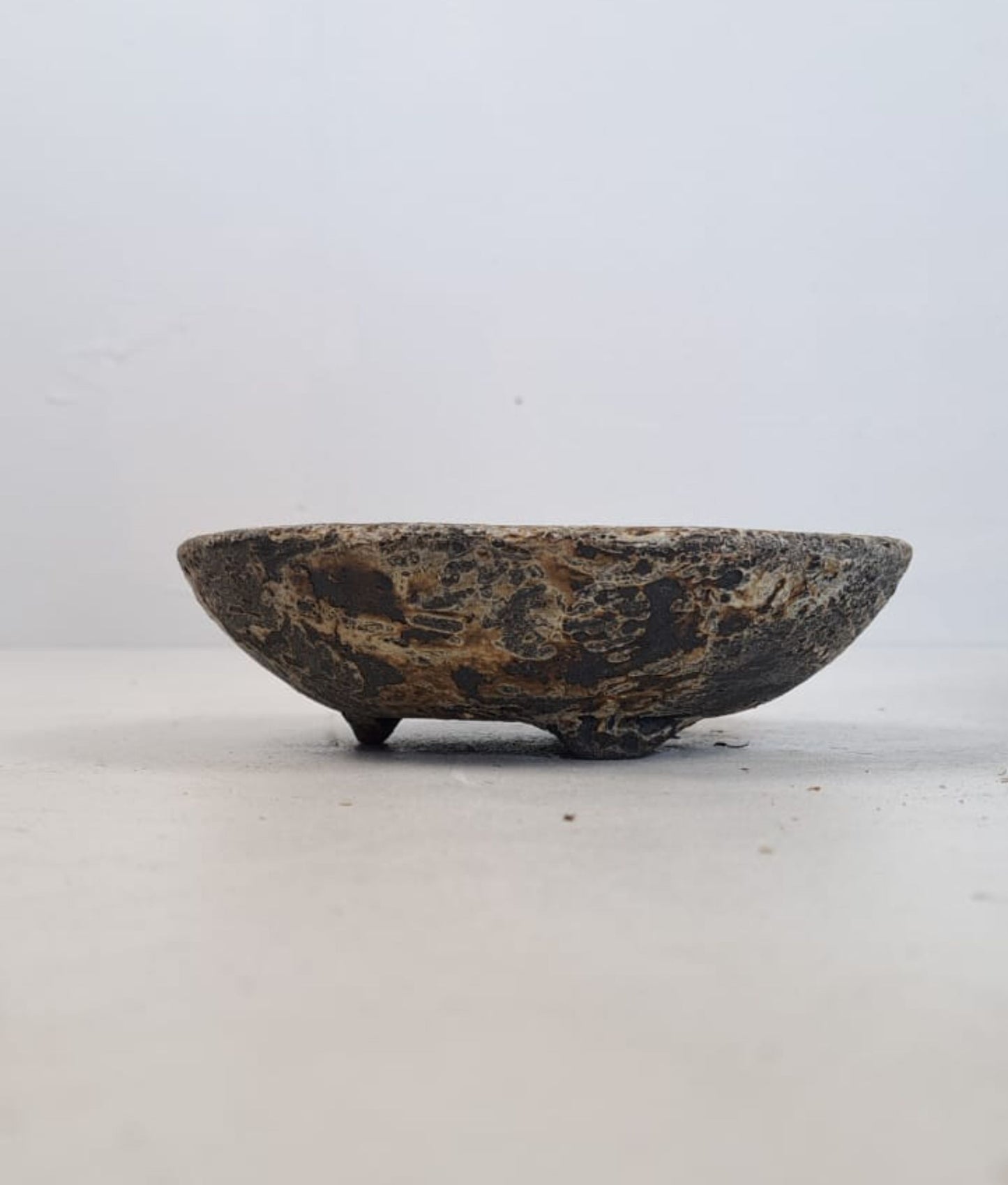 Aged Stone Bowl with 3 Feet - Rough Surface, 17cm Diameter, 5cm High - Rustic Decorative Catch-All, Vintage Home Decor. Unique stone bowl