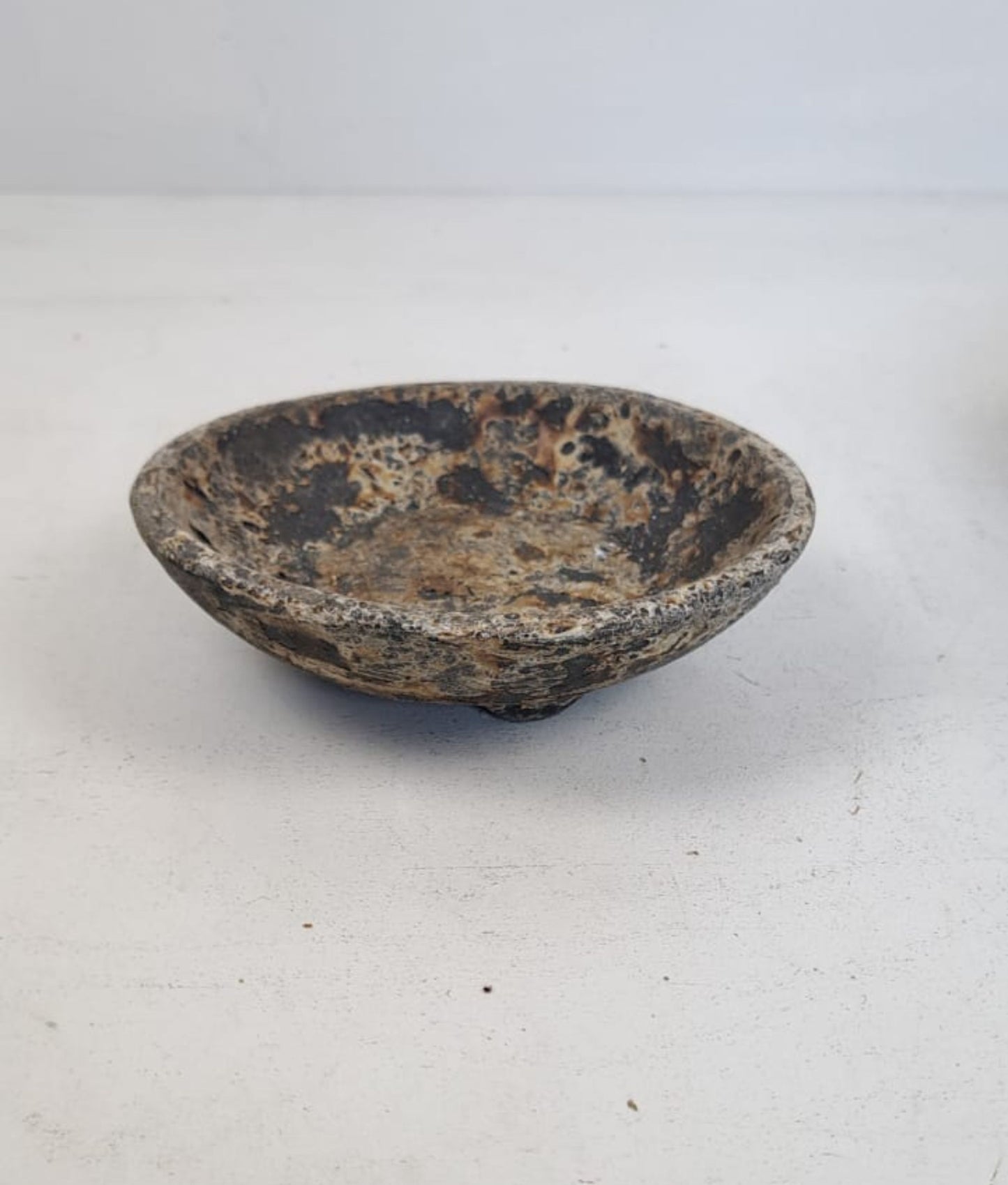 Aged Stone Bowl with 3 Feet - Rough Surface, 17cm Diameter, 5cm High - Rustic Decorative Catch-All, Vintage Home Decor. Unique stone bowl