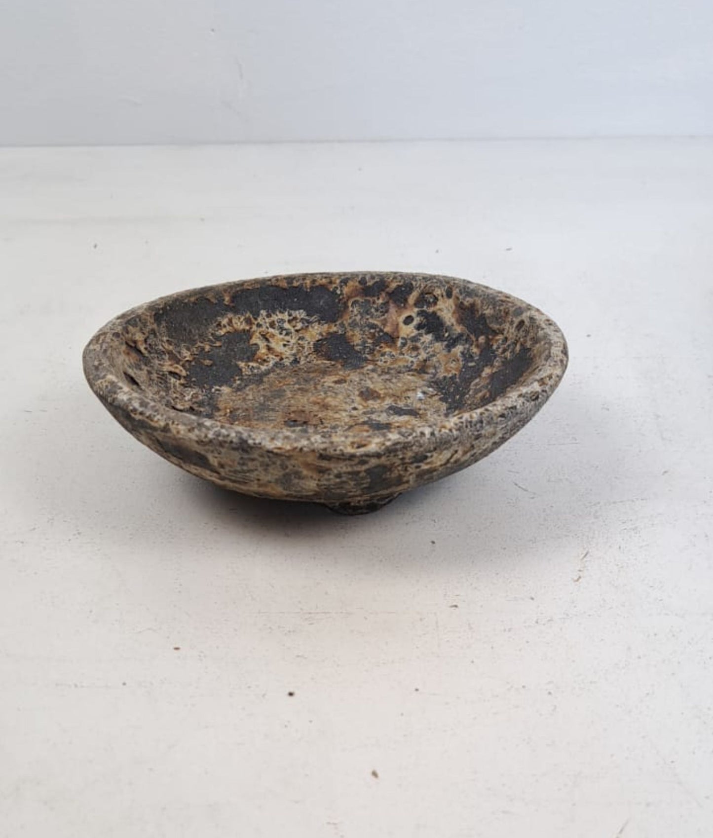 Aged Stone Bowl with 3 Feet - Rough Surface, 17cm Diameter, 5cm High - Rustic Decorative Catch-All, Vintage Home Decor. Unique stone bowl