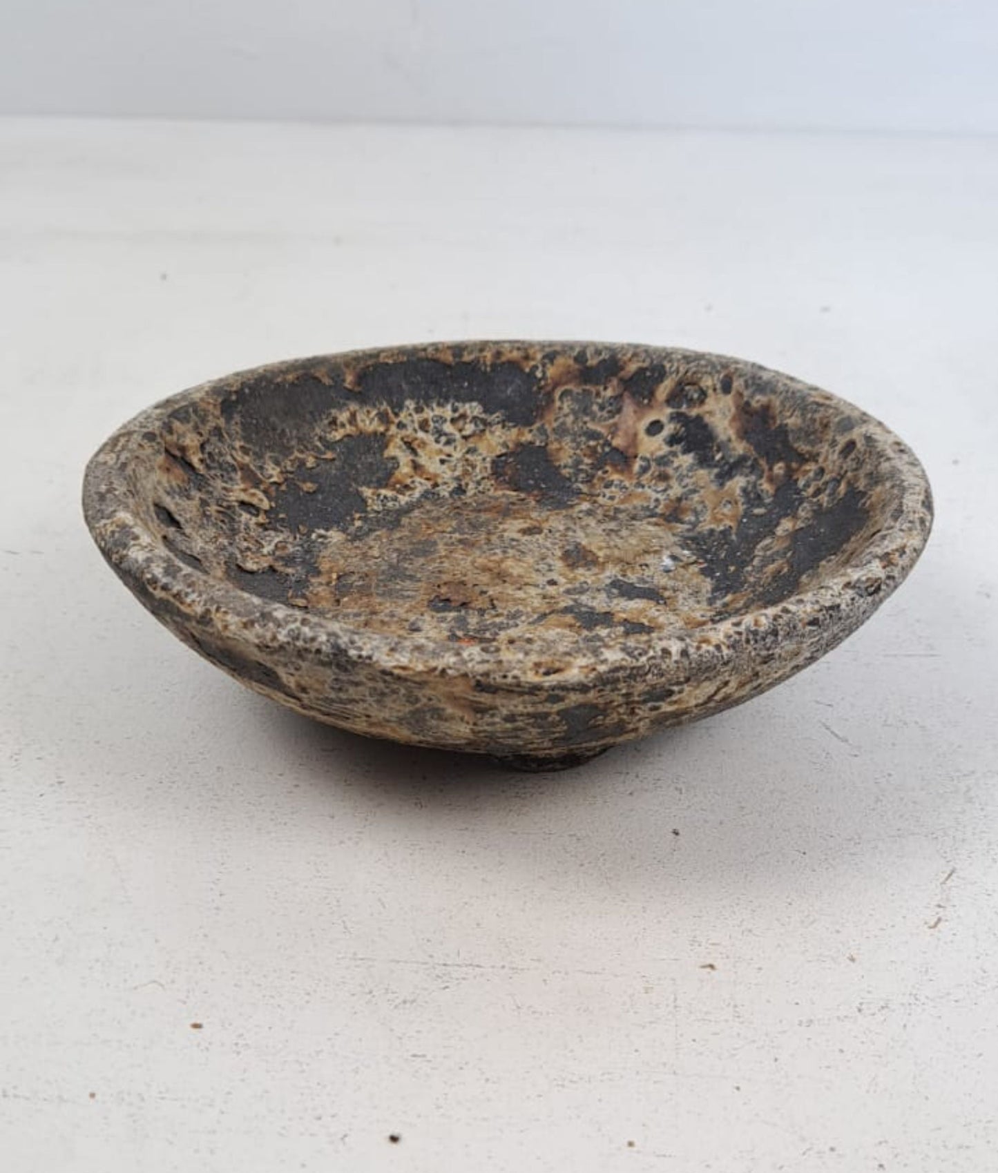 Aged Stone Bowl with 3 Feet - Rough Surface, 17cm Diameter, 5cm High - Rustic Decorative Catch-All, Vintage Home Decor. Unique stone bowl