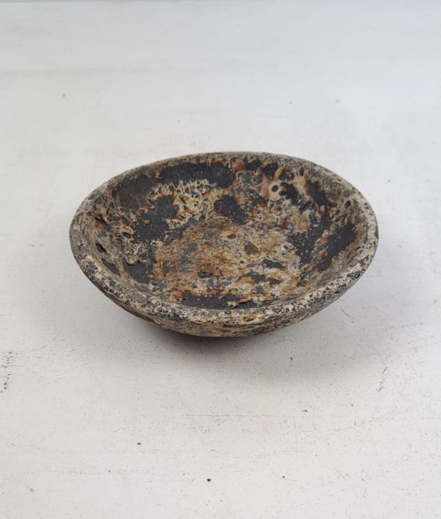 Aged Stone Bowl with 3 Feet - Rough Surface, 17cm Diameter, 5cm High - Rustic Decorative Catch-All, Vintage Home Decor. Unique stone bowl