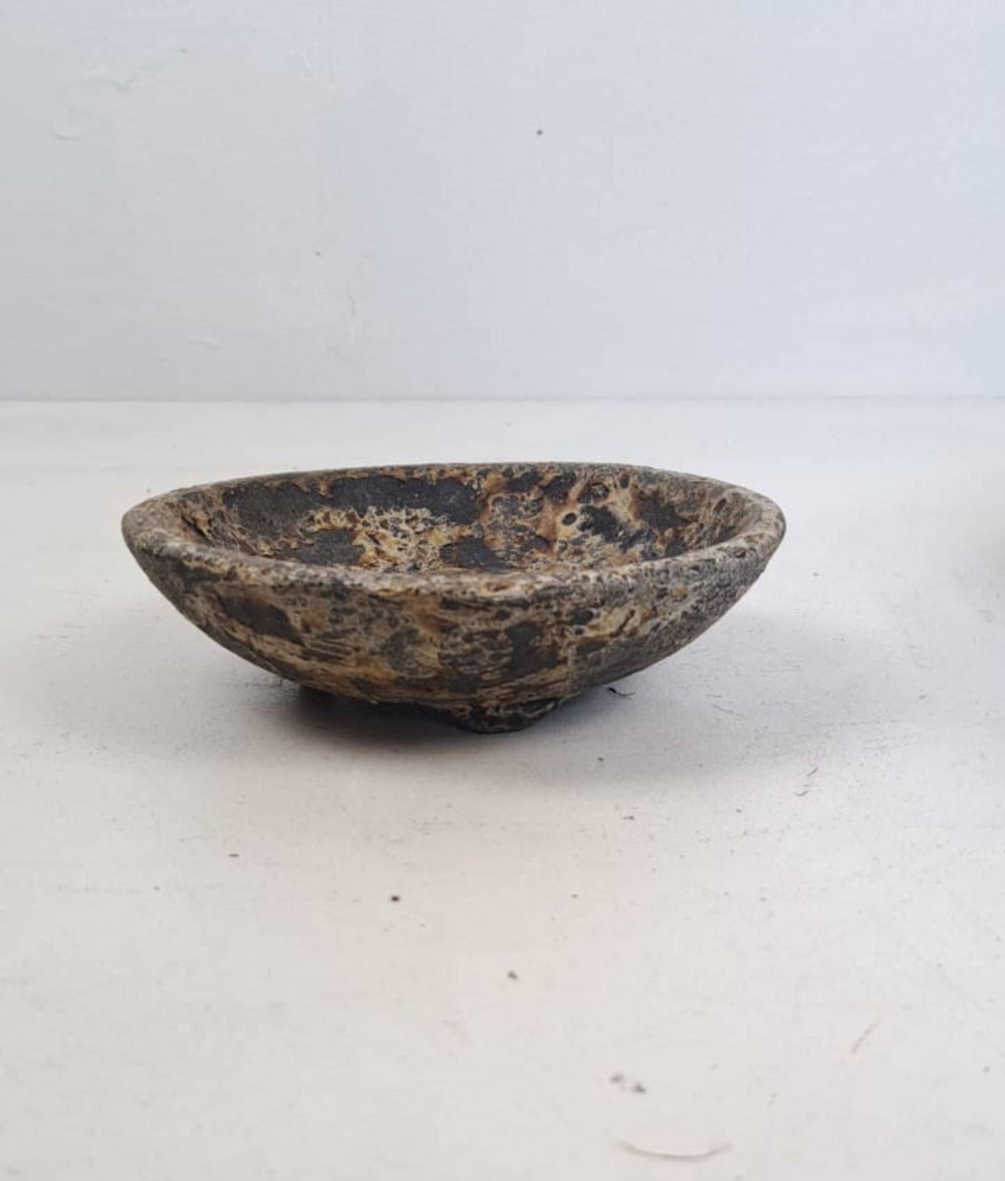 Aged Stone Bowl with 3 Feet - Rough Surface, 17cm Diameter, 5cm High - Rustic Decorative Catch-All, Vintage Home Decor. Unique stone bowl