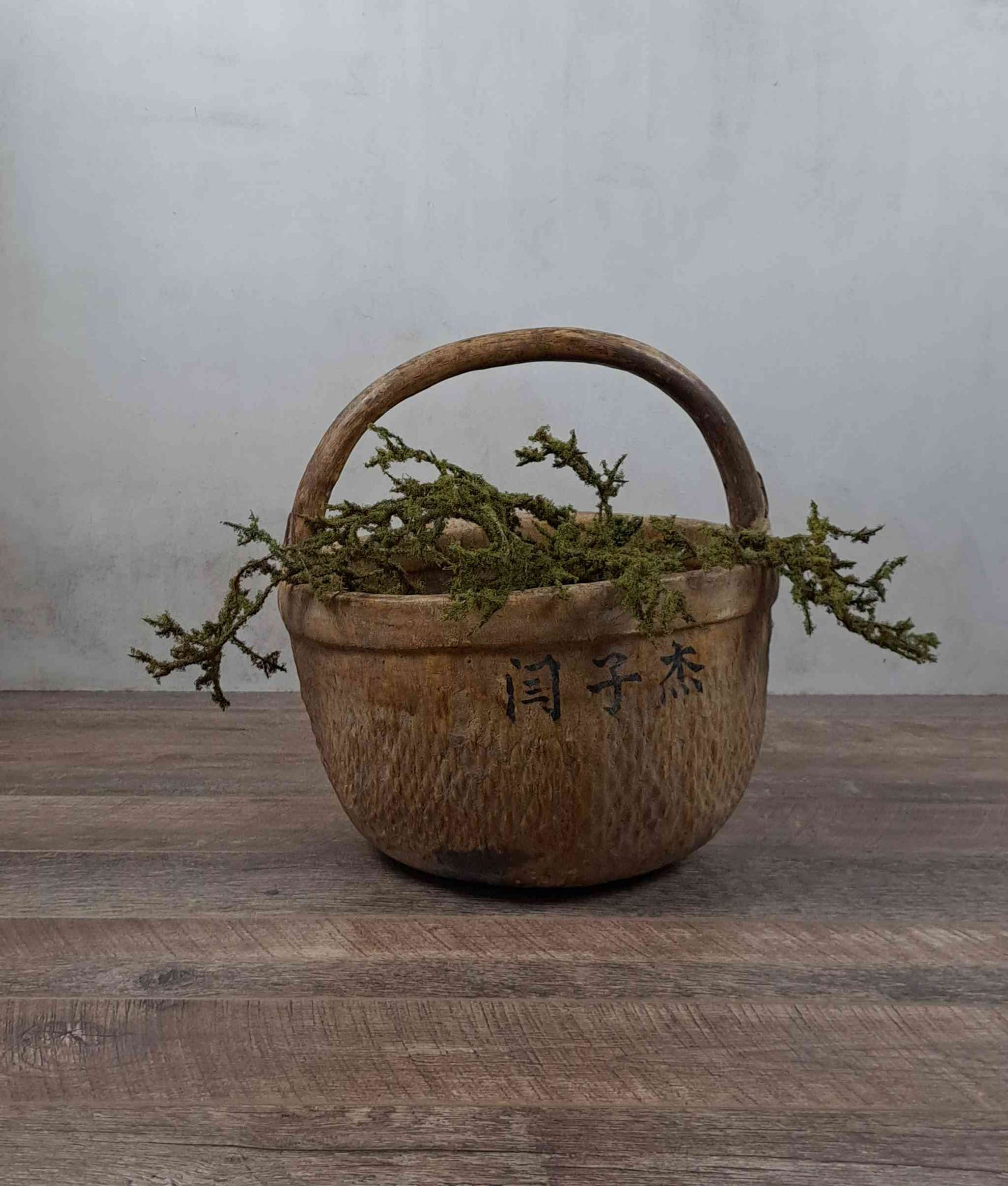 Vintage chinesischer runder Korb mit Griff