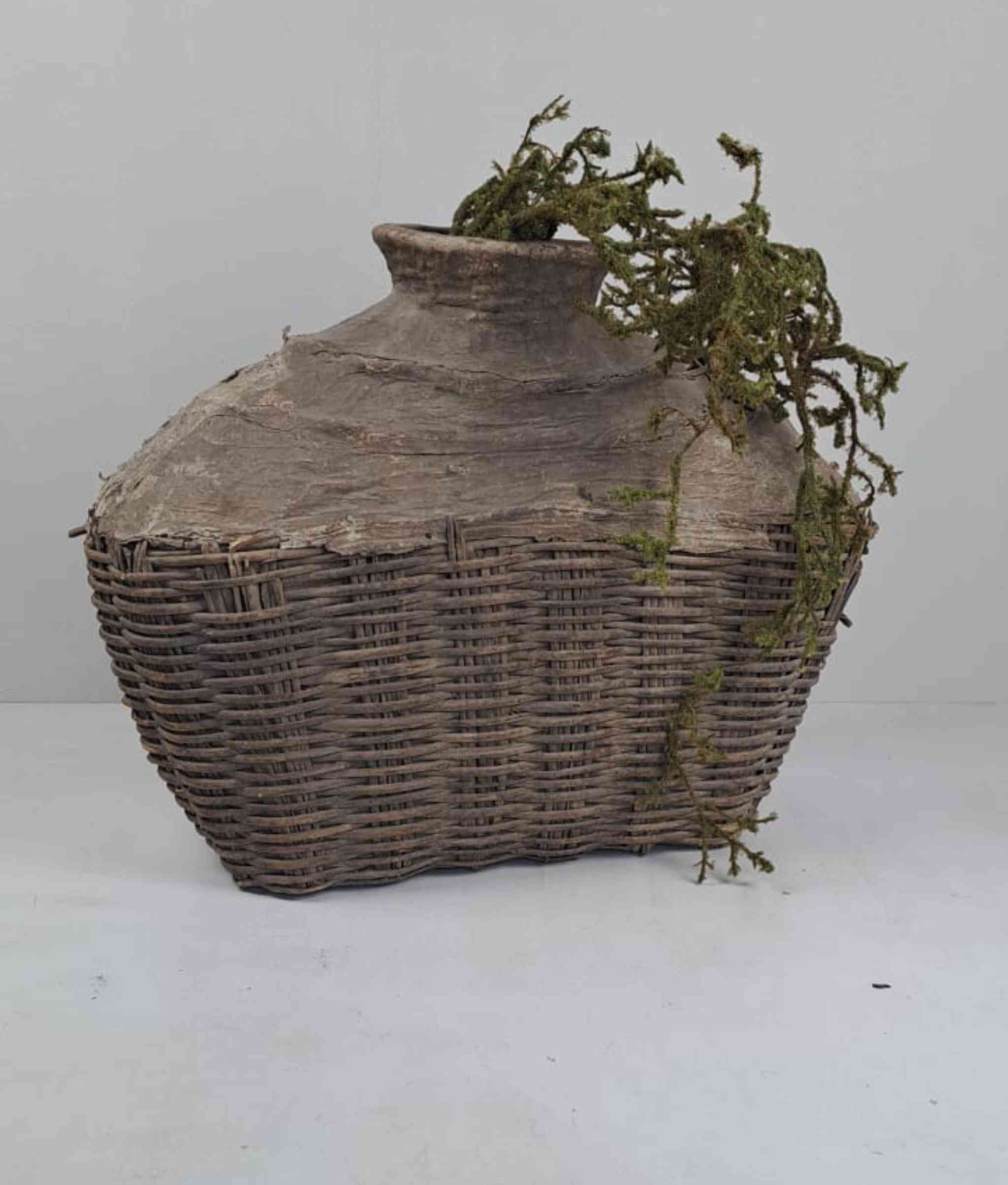 Vintage offers basket/laugage