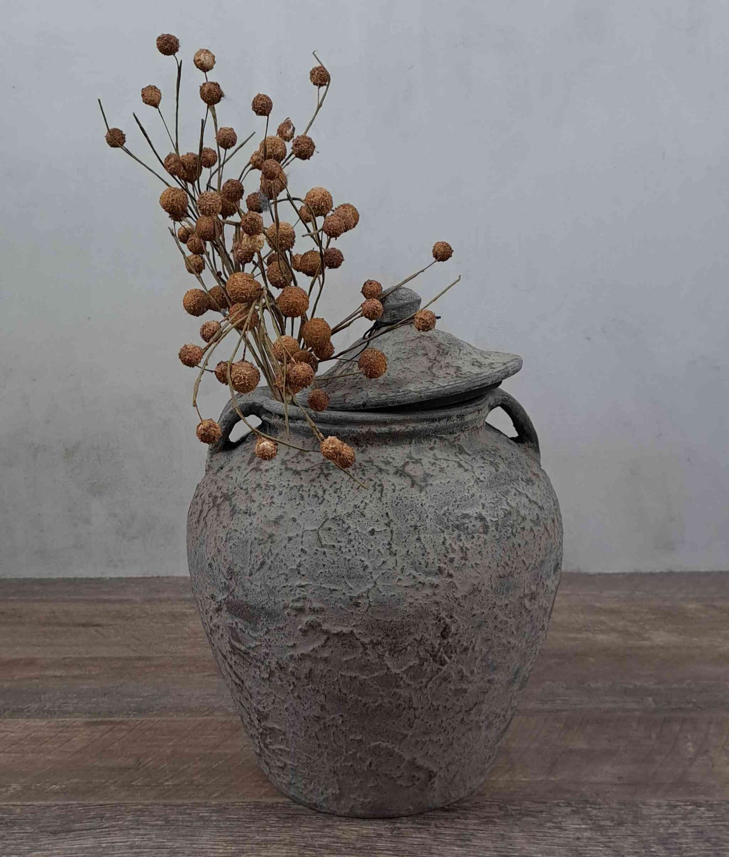 Ton Vase mit Deckel aus Nepal - Groß